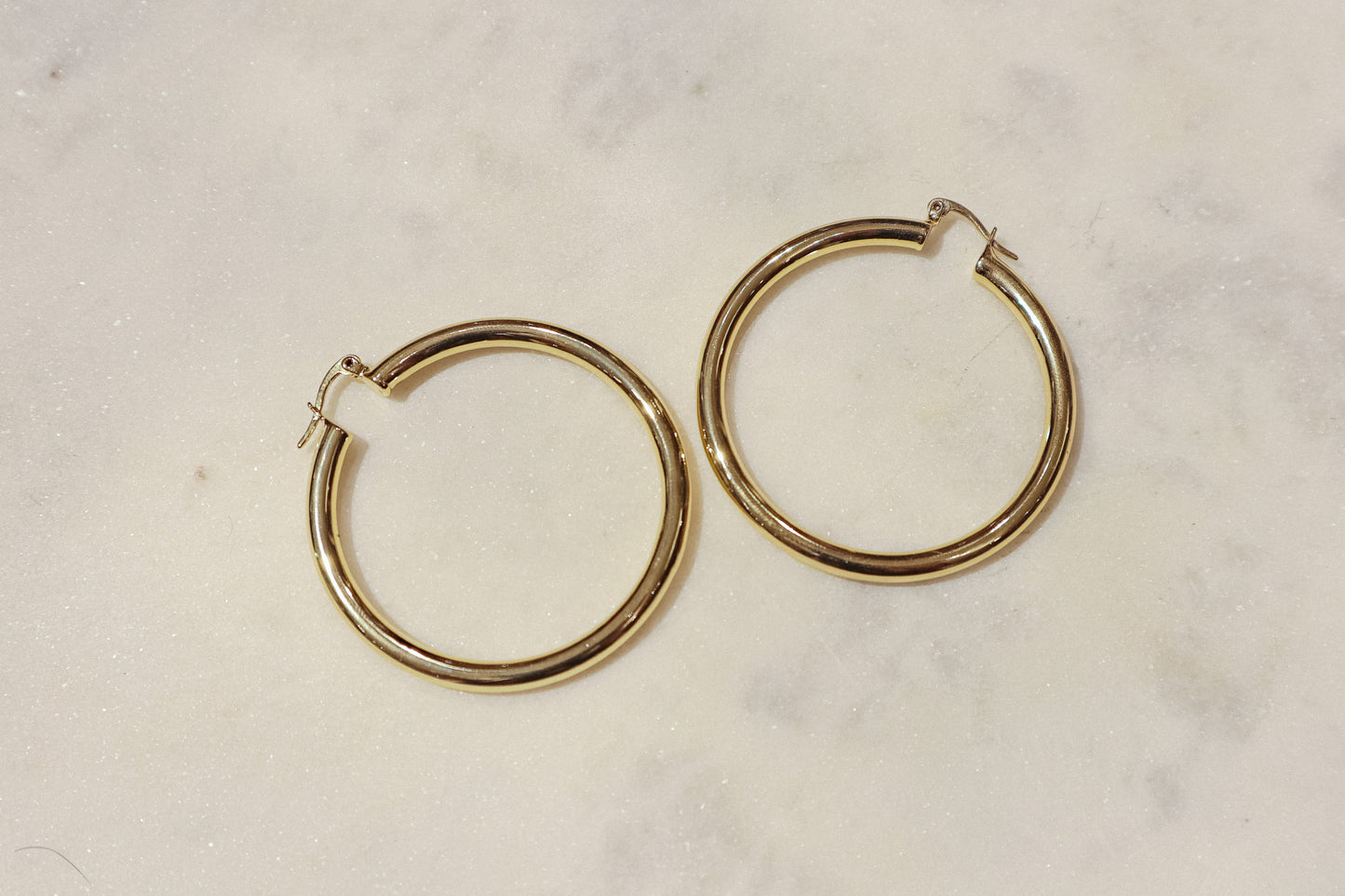 Elegant, everyday wear 18k gold-filled hoop earrings.