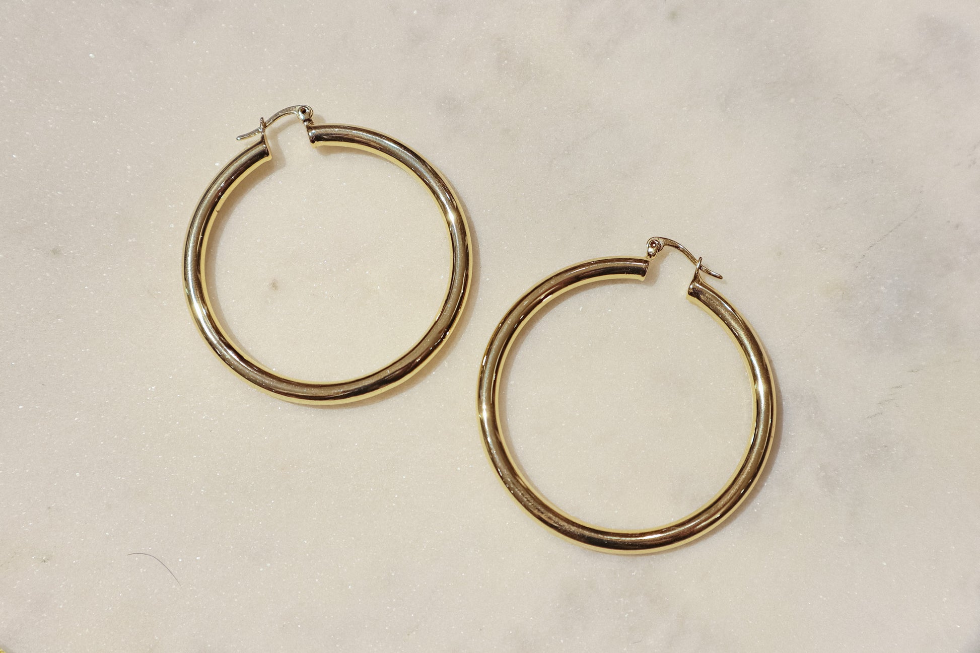 Elegant, everyday wear 18k gold-filled hoop earrings.
