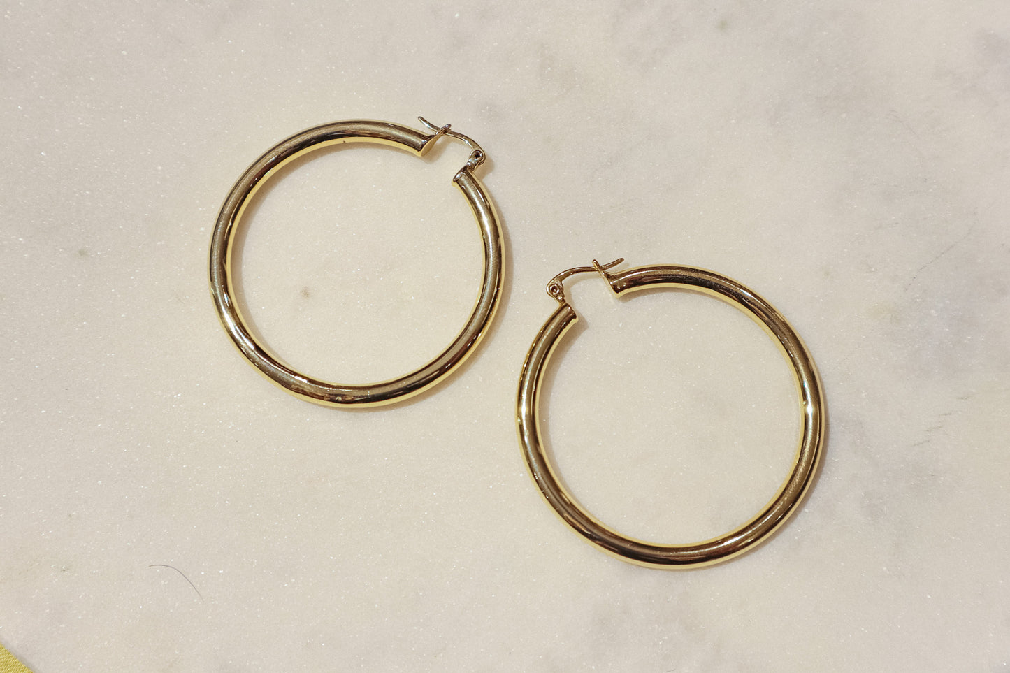 Elegant, everyday wear 18k gold-filled hoop earrings.