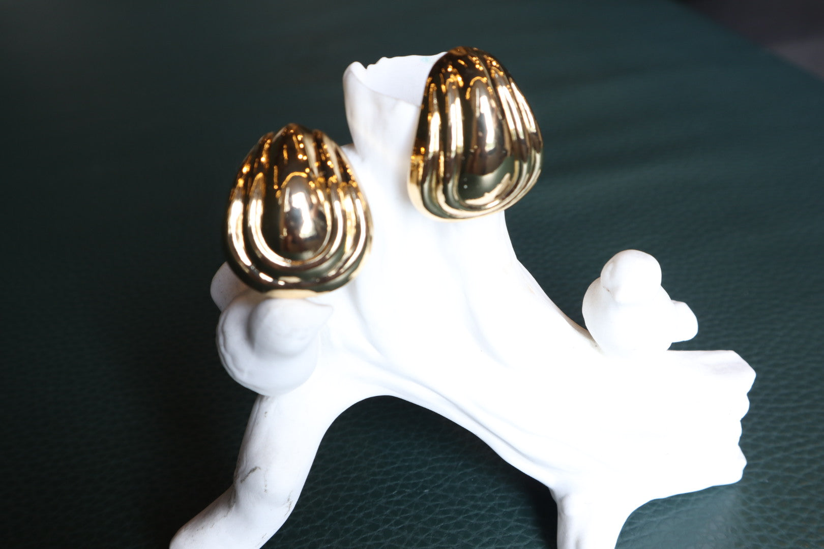 Our 18K gold-filled chunky earrings are a statement of confidence. Experience opulence with every wear.