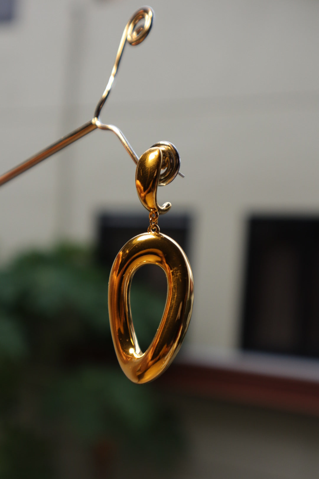 These 18K Gold Filled Thick Distorted Hoop Earrings are a statement piece that will turn heads. The asymmetrical design is both modern and timeless, making them a versatile addition to your jewelry collection.
