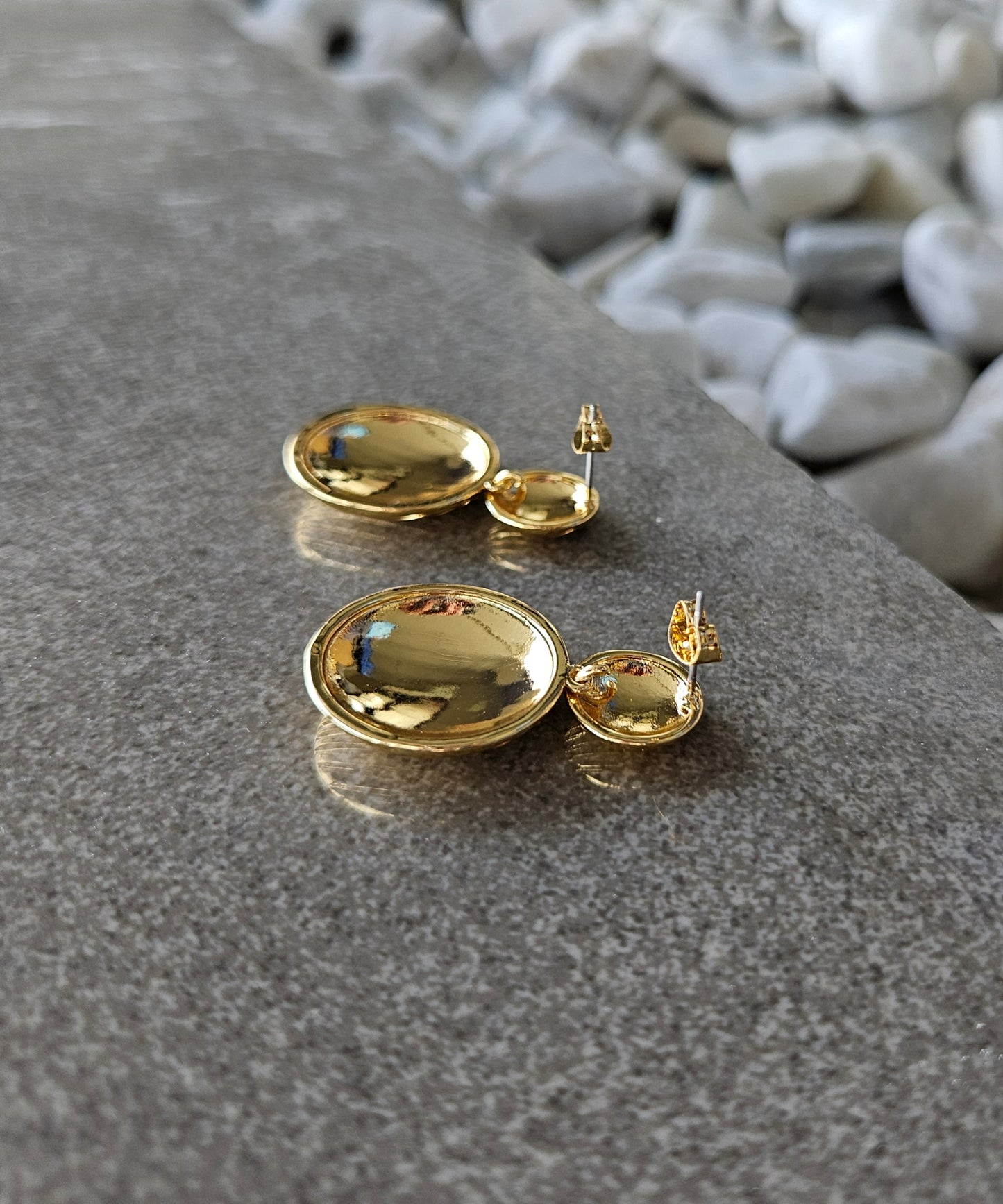 Vintage revival. Our 18K gold-filled retro ridge circle earrings are a stylish nod to classic design.